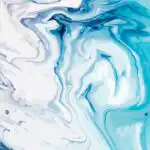 Бяло-син мрамор